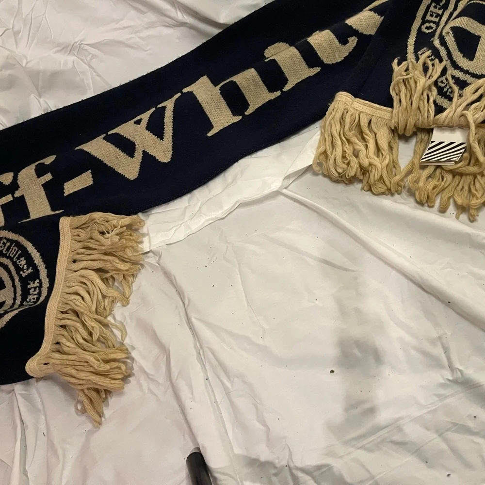 Off white bulky scarf - Picture 2 of 3